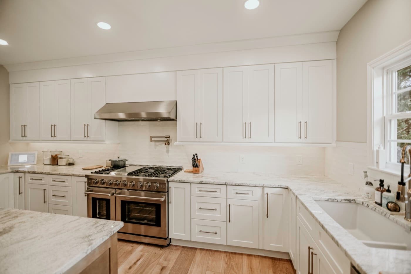 Kitchen remodel completed by 5 Stones Renovation