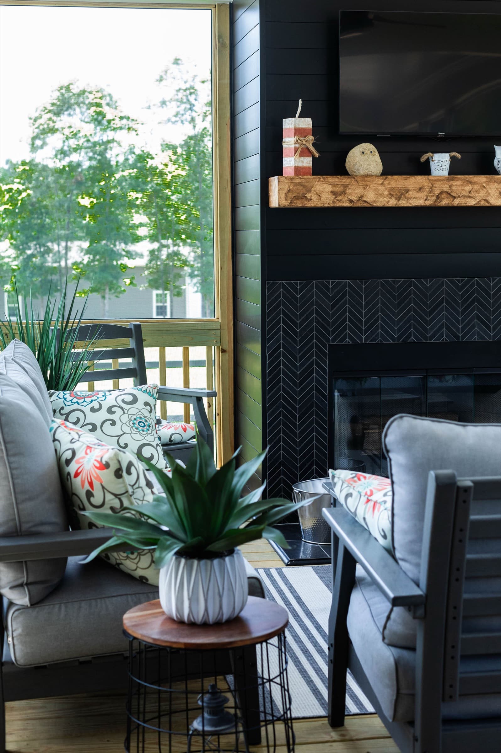 Mt. Carmel Church Ln screened porch — seating area facing the fireplace